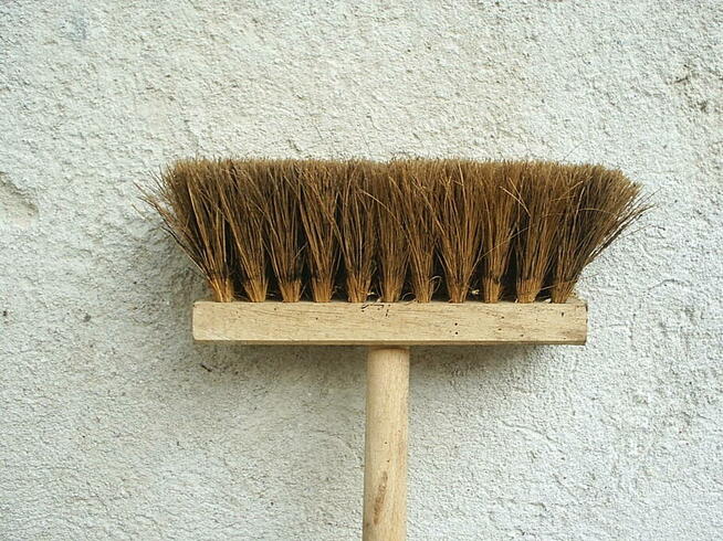 Miotła garażowa lub smołowiec