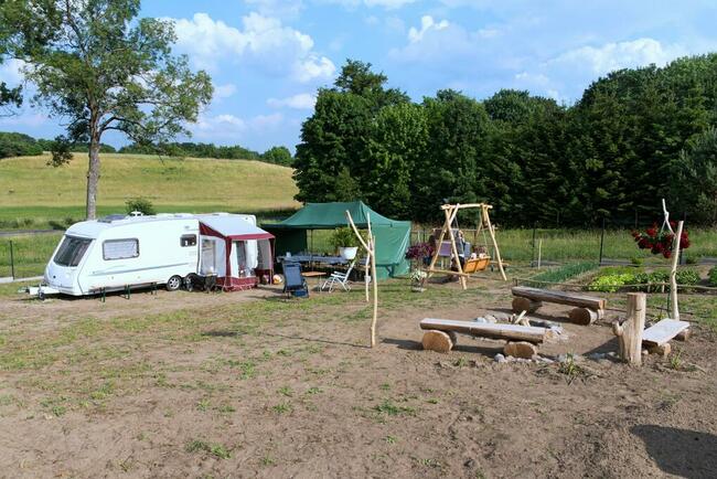 Ogrodzona działka budowlana - z widokiem na plażę i jezioro