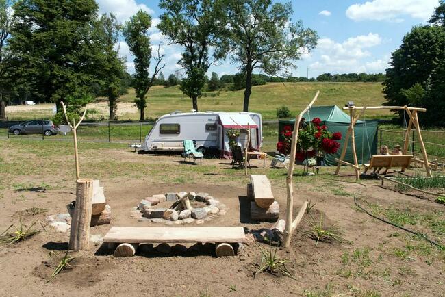 Ogrodzona działka budowlana - z widokiem na plażę i jezioro