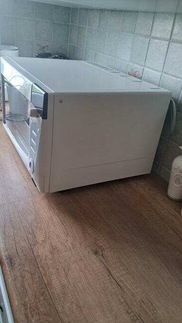 Kuchenka mikrofalowa z grilem