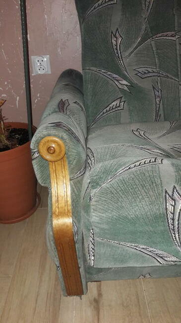 Poszukuję wersalki i 2 foteli w odcieniu zielonym.