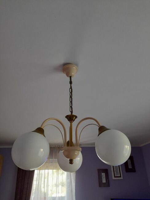 Lampa stojąca i żyrandol