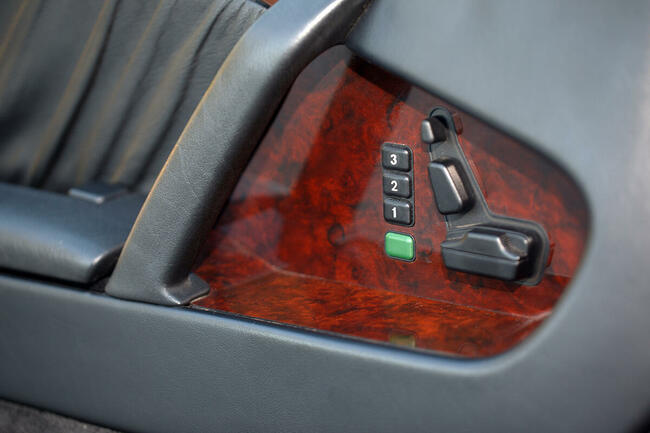 Mercedes SEC 600 v12