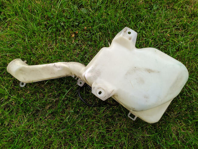 Zbiorniczek spryskiwaczy + pompki do Honda Civic VI 3d D15Z6
