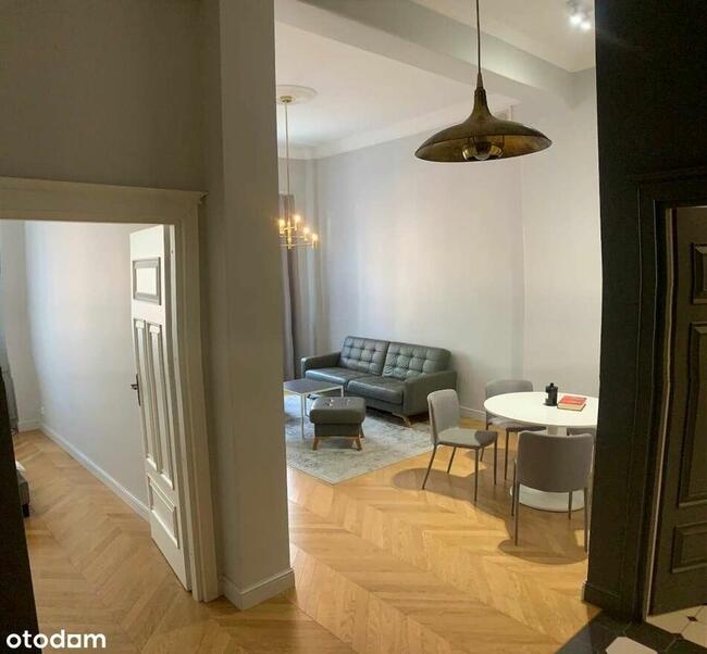 APARTAMENTMENT w kamienicy z widokiem na Ratusz