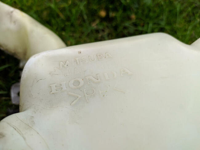 Zbiorniczek spryskiwaczy + pompki do Honda Civic VI 3d D15Z6