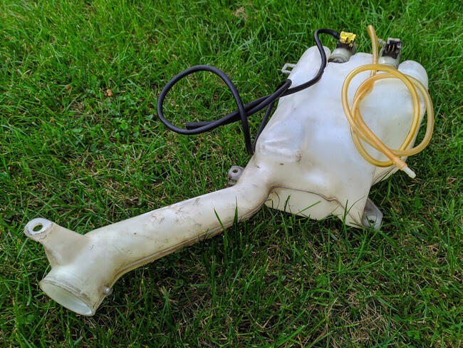 Zbiorniczek spryskiwaczy + pompki do Honda Civic VI 3d D15Z6