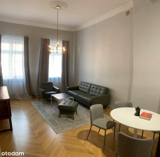 APARTAMENTMENT w kamienicy z widokiem na Ratusz