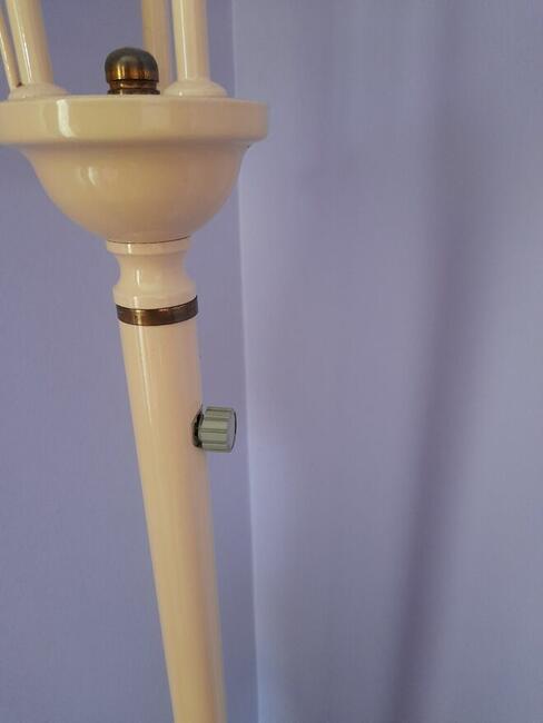 Lampa stojąca i żyrandol