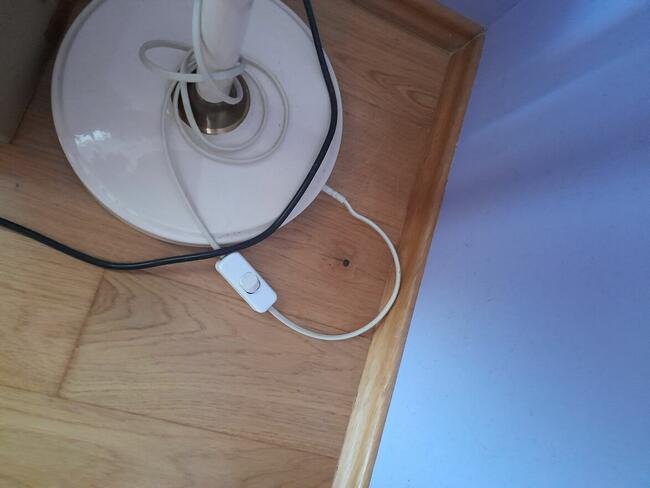 Lampa stojąca i żyrandol