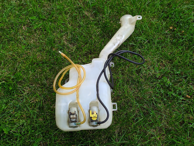 Zbiorniczek spryskiwaczy + pompki do Honda Civic VI 3d D15Z6