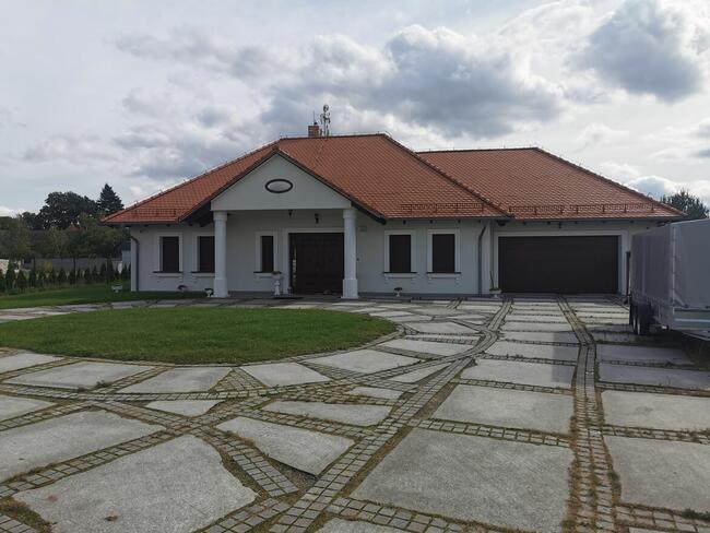 Ekskluzywny dworek na sprzedaż