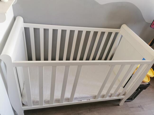 Sprzedam łóżeczko dla dziecka 0-3 lat