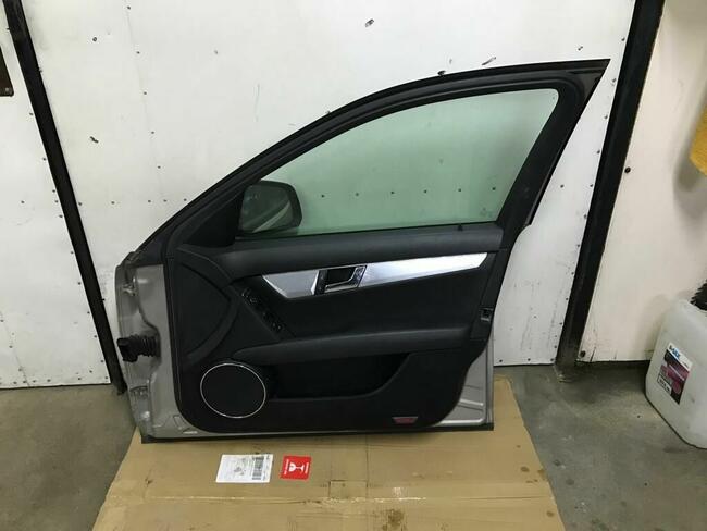 Drzwi Prawy tył I przód Mercedes W204 sedan kolor 723