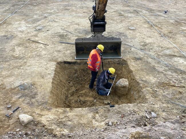 Koparka gąsienicowa o wadze 24 tony.