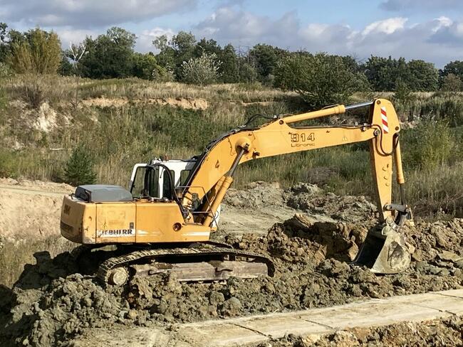 Koparka gąsienicowa o wadze 24 tony.