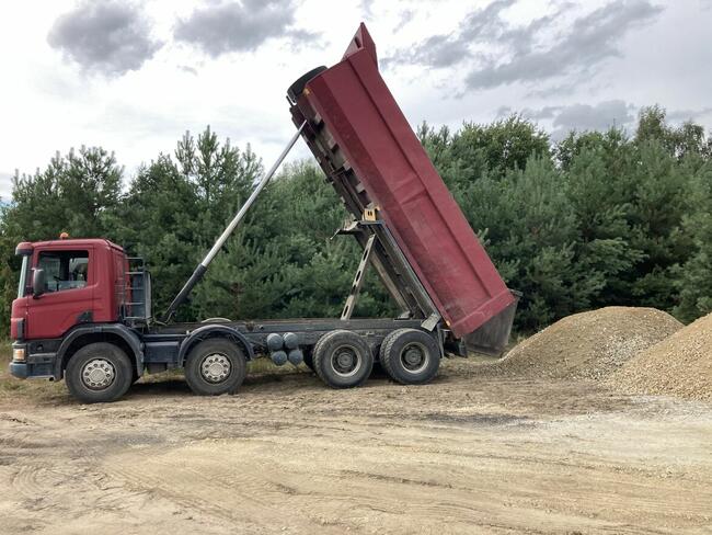 Koparka gąsienicowa o wadze 24 tony.