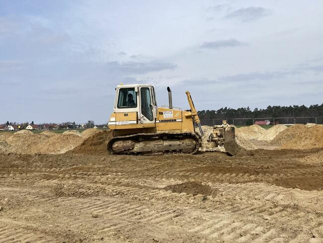 Koparka gąsienicowa o wadze 24 tony.