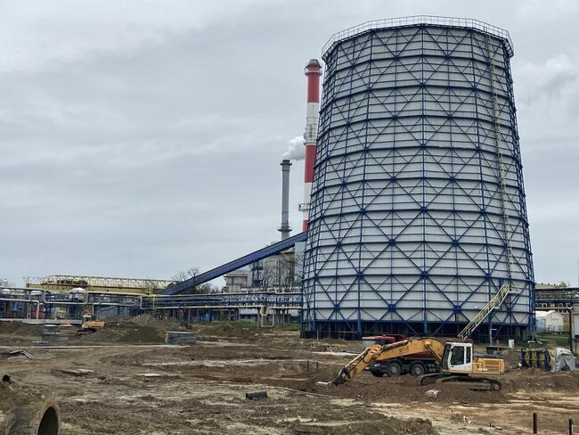 Koparka gąsienicowa o wadze 24 tony.