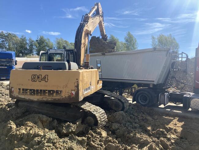 Koparka gąsienicowa o wadze 24 tony.