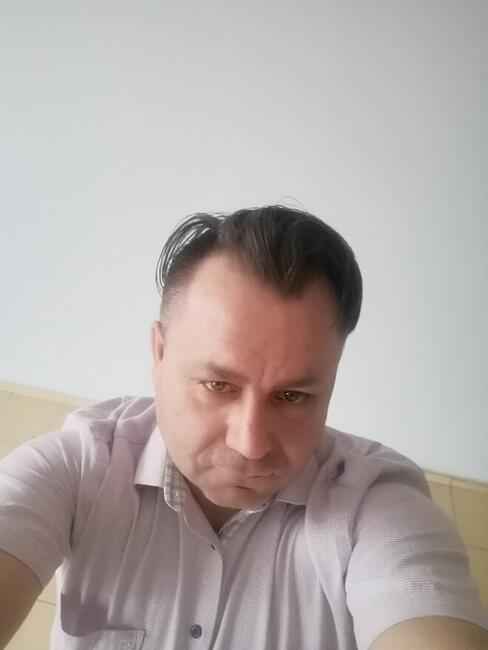 SAMOTNY 44-LATEK POZNA PANIĄ