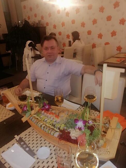 SAMOTNY 44-LATEK POZNA PANIĄ