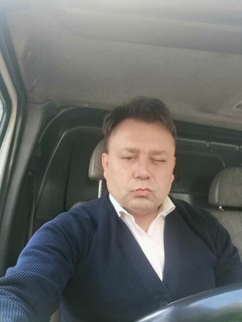 SAMOTNY 44-LATEK POZNA PANIĄ