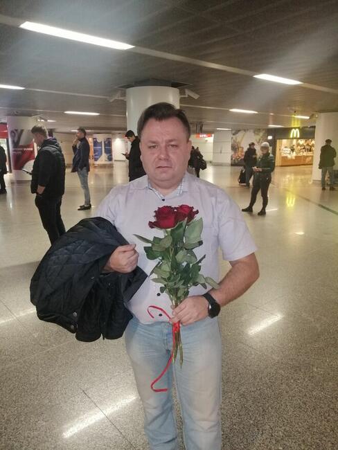 SAMOTNY 44-LATEK POZNA PANIĄ