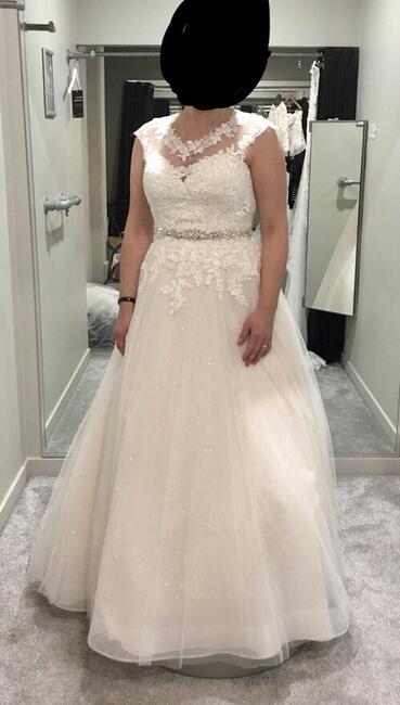 Nietuzinkowa suknia ślubna z fajnymi gadżetami