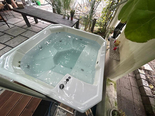 Balia ogrodowa Bania Beczka Whirlpool BE 1,9x2m LED 12 dysz