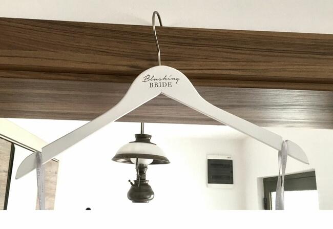 Nietuzinkowa suknia ślubna z fajnymi gadżetami