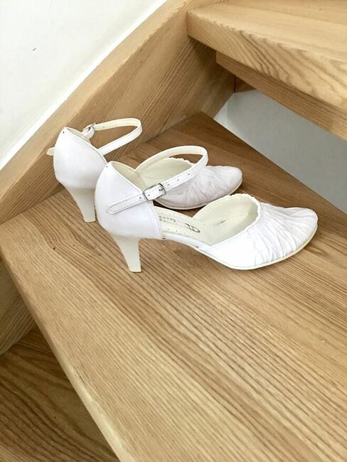 Nietuzinkowa suknia ślubna z fajnymi gadżetami