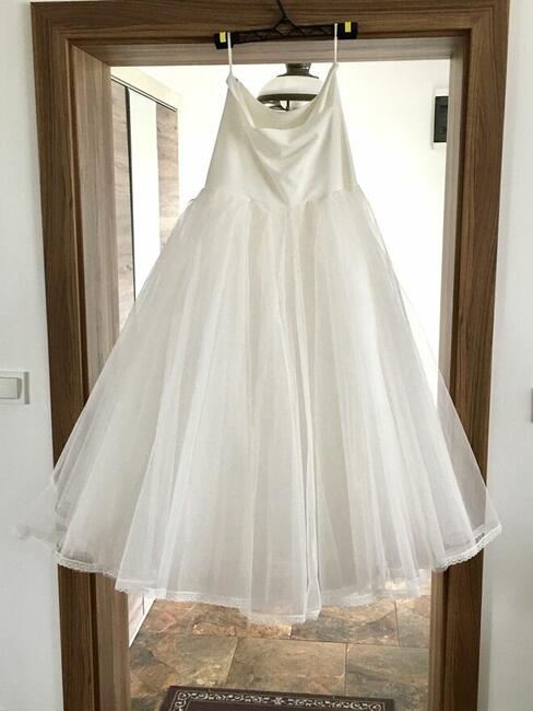 Nietuzinkowa suknia ślubna z fajnymi gadżetami