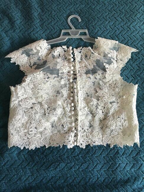 Nietuzinkowa suknia ślubna z fajnymi gadżetami