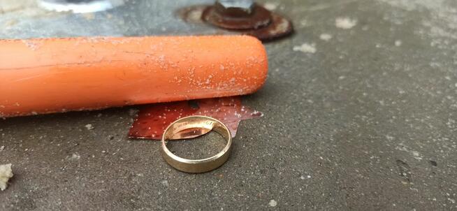 Wykrywacz metali usługi zgubiona obrączka