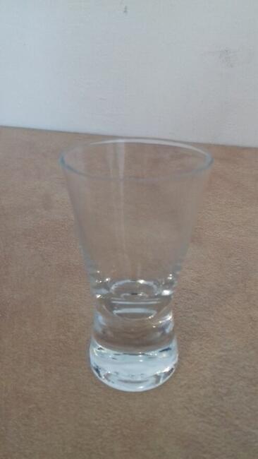 Kieliszki do trunków – komplet 8 szt., do sprzedania