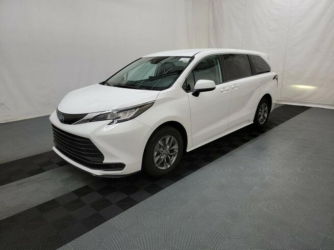 Toyota Sienna LE