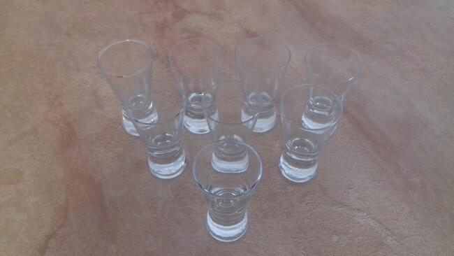 Kieliszki do trunków – komplet 8 szt., do sprzedania