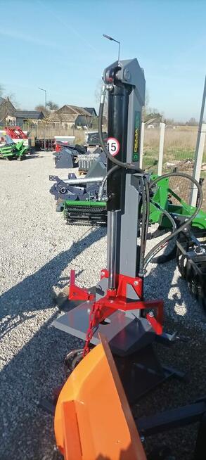 Łuparka do drewna do drzewa na TUZ pionowa