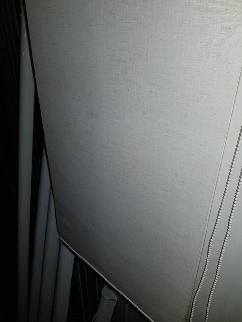 Rolety okienne w kasecie stan bdb 1szt kolor jasny beż 30zl