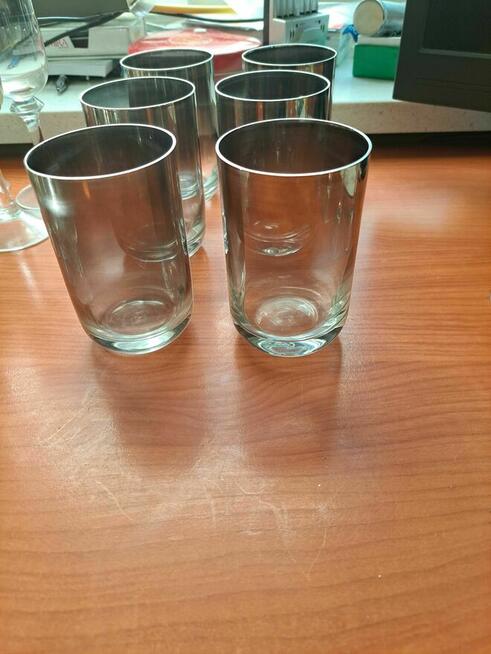 Zestaw kieliszkow ze szkla dymionego platynowego z okresu prl9