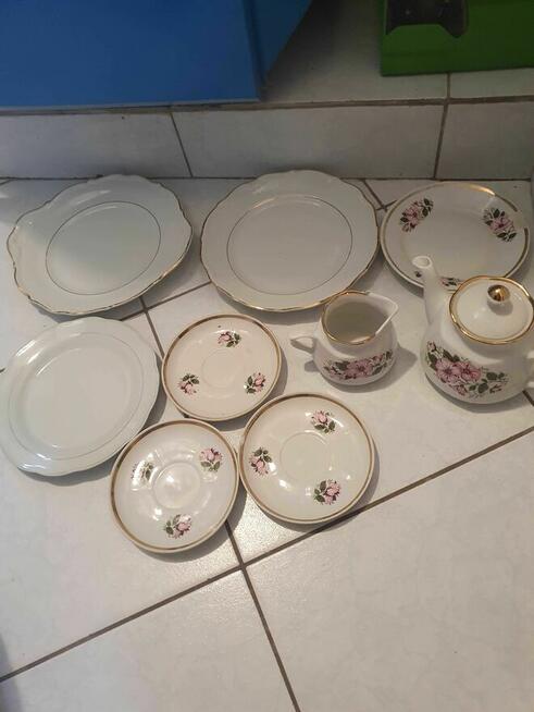 Rozne talerze naczyni z okresu prl