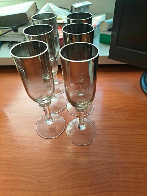 Zestaw kieliszkow ze szkla dymionego platynowego z okresu prl9