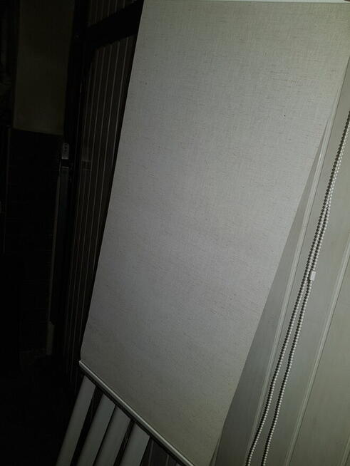 Rolety okienne w kasecie stan bdb 1szt kolor jasny beż 30zl