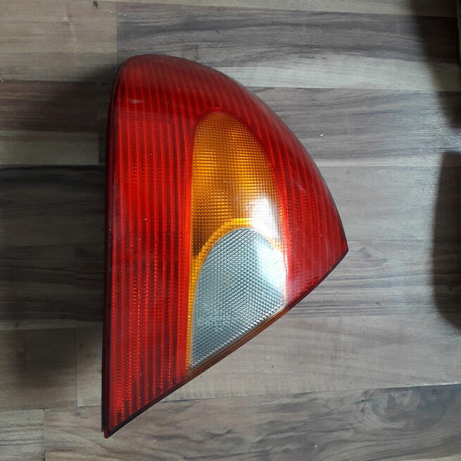 Tylna lampa kierowcy Ford Mondeo Mk2 Hatchback