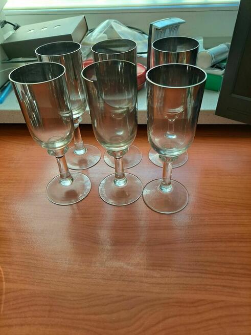 Zestaw kieliszkow ze szkla dymionego platynowego z okresu prl9
