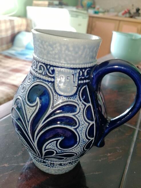 Stary ceramiczny dzbanek