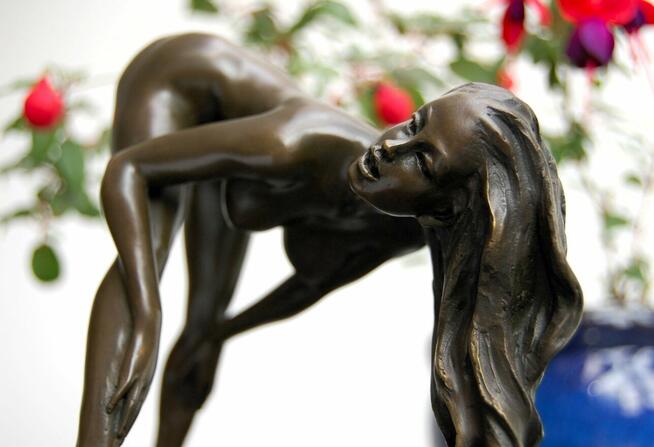 Naga kobieta akt erotyk rzeźba brąz Mavchi Francja vintage