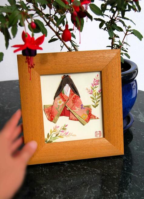 Origami japońskie, kobieta w kimonie gejsza, obraz z Japoni