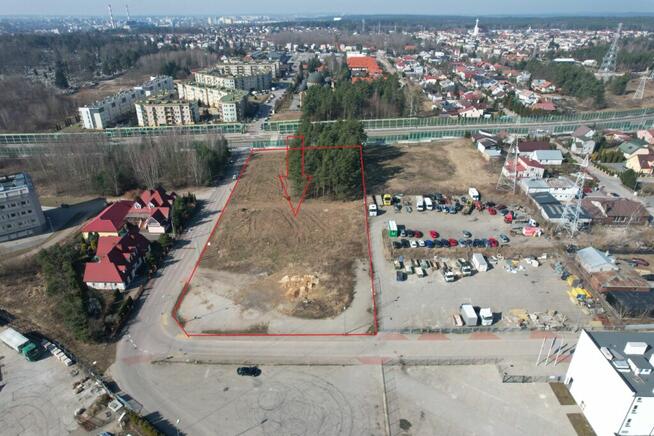 Duża działka pod zabudowę usługową i mieszkaniową.